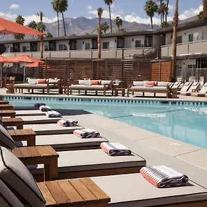V **** Palm Springs